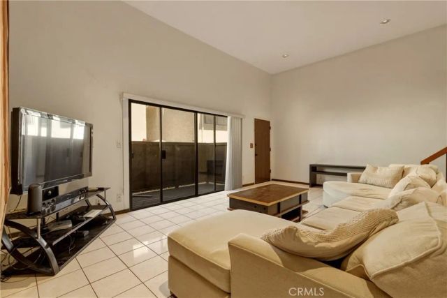 8933 Willis 15, Panorama City, CA 91402