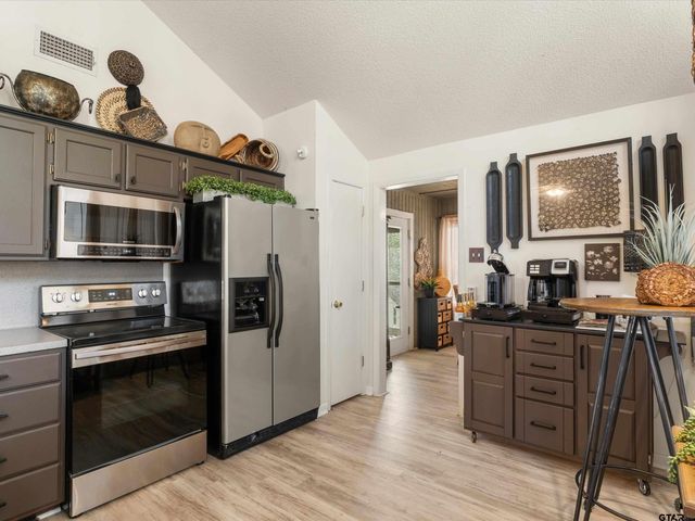 168 Hearthside Path, Holly Lake Ranch, TX 75765