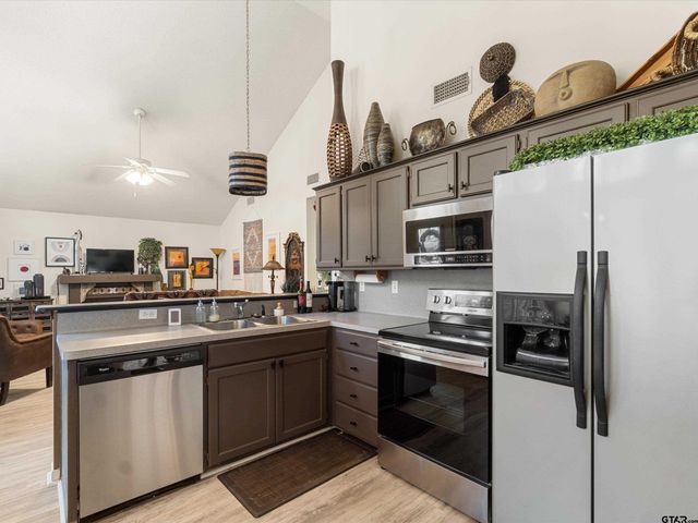 168 Hearthside Path, Holly Lake Ranch, TX 75765