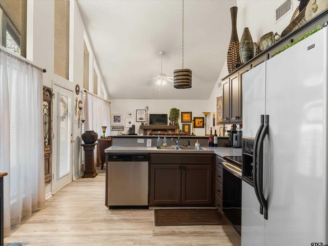 168 Hearthside Path, Holly Lake Ranch, TX 75765