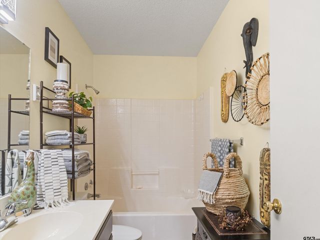 168 Hearthside Path, Holly Lake Ranch, TX 75765