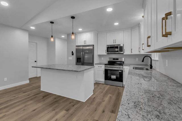 38 Warren St, Paris, TN 38242