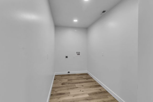 38 Warren St, Paris, TN 38242