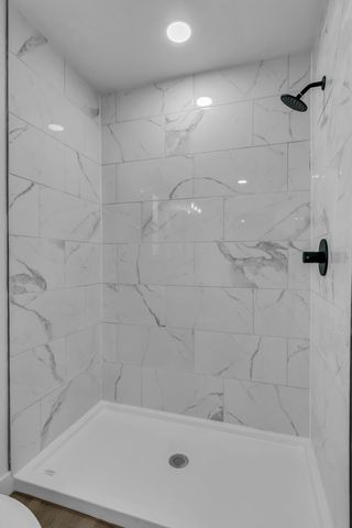 38 Warren St, Paris, TN 38242