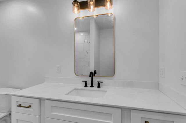 38 Warren St, Paris, TN 38242