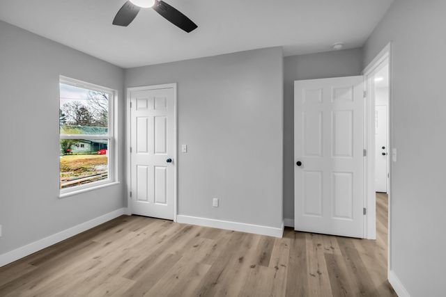 38 Warren St, Paris, TN 38242