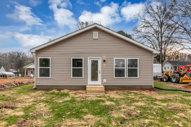 38 Warren St, Paris, TN 38242