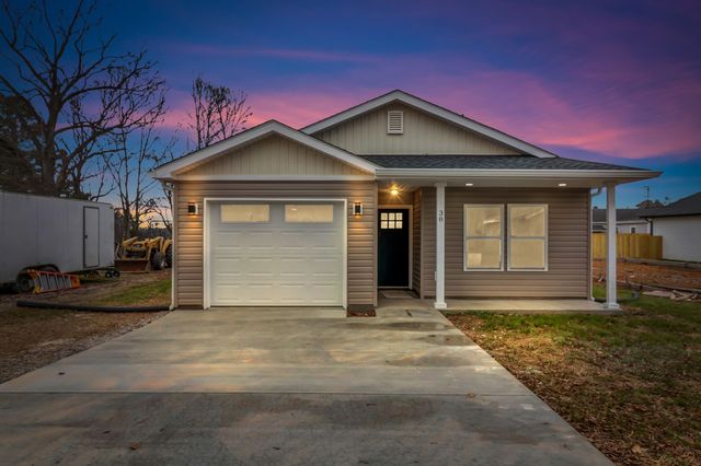 38 Warren St, Paris, TN 38242