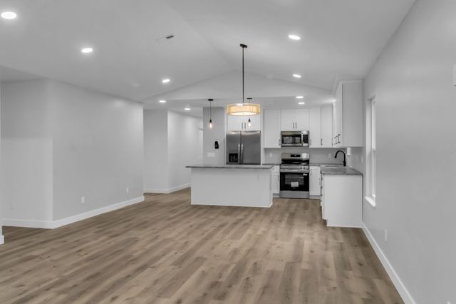 38 Warren St, Paris, TN 38242