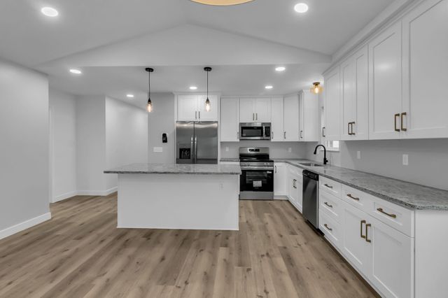 38 Warren St, Paris, TN 38242