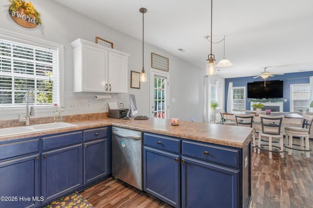 302 Sunbeam Court, Richlands, NC 28574