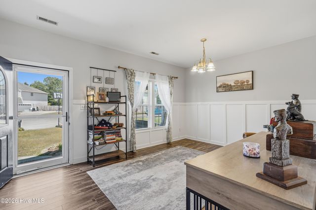 302 Sunbeam Court, Richlands, NC 28574