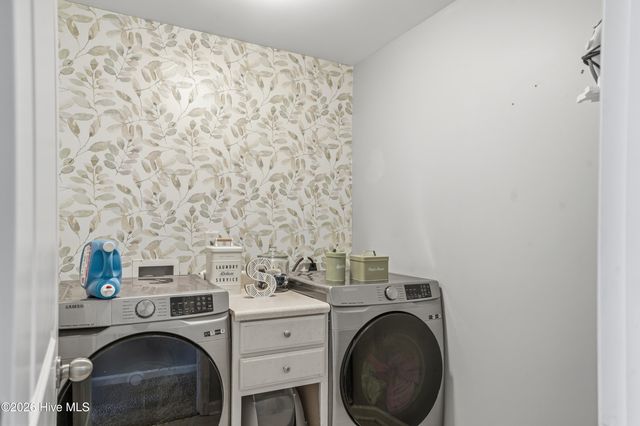 302 Sunbeam Court, Richlands, NC 28574