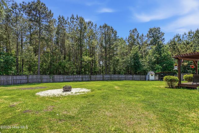 302 Sunbeam Court, Richlands, NC 28574