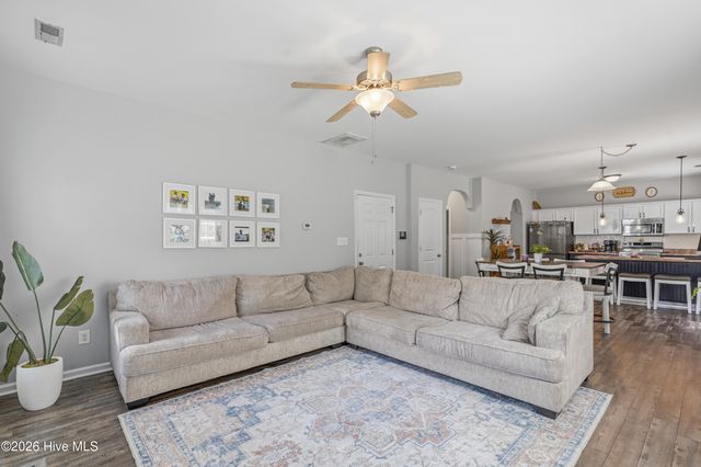 302 Sunbeam Court, Richlands, NC 28574