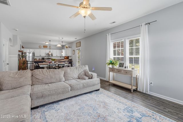 302 Sunbeam Court, Richlands, NC 28574