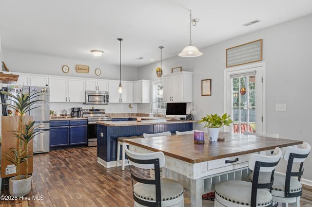 302 Sunbeam Court, Richlands, NC 28574