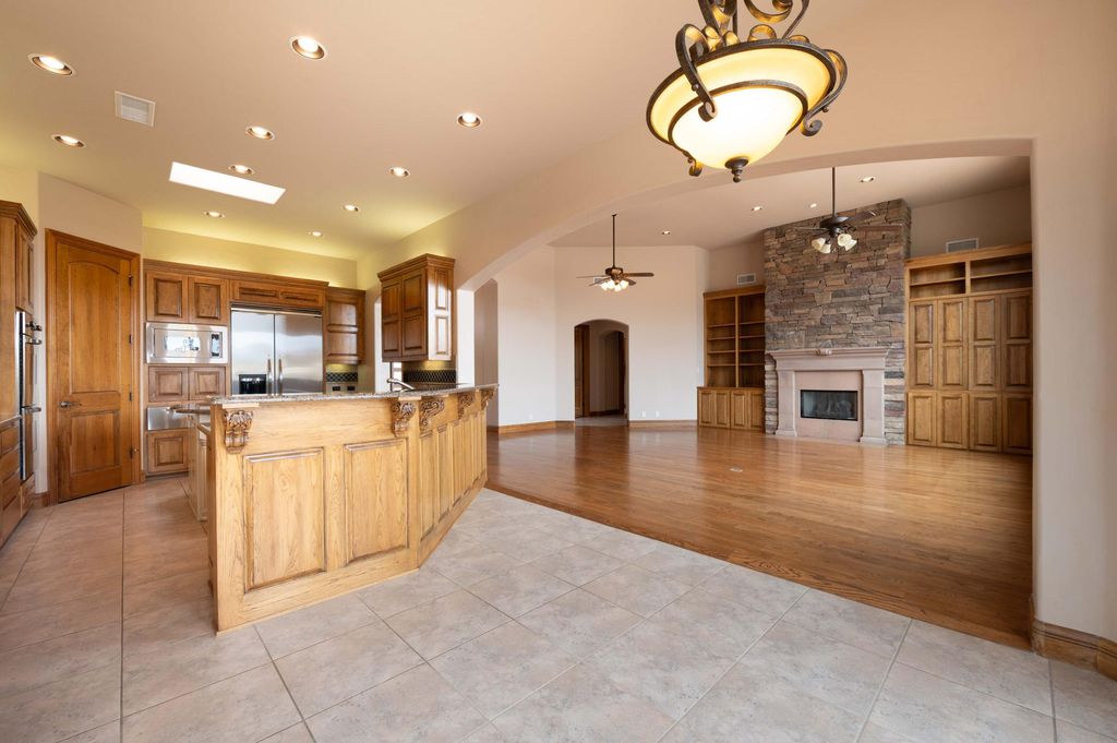Image 14 of property listing at 13419 Wilderness Place NE, Albuquerque, NM 87111