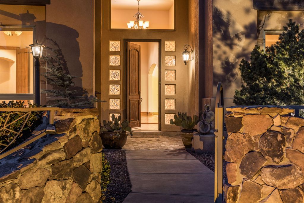 Image 2 of property listing at 13419 Wilderness Place NE, Albuquerque, NM 87111