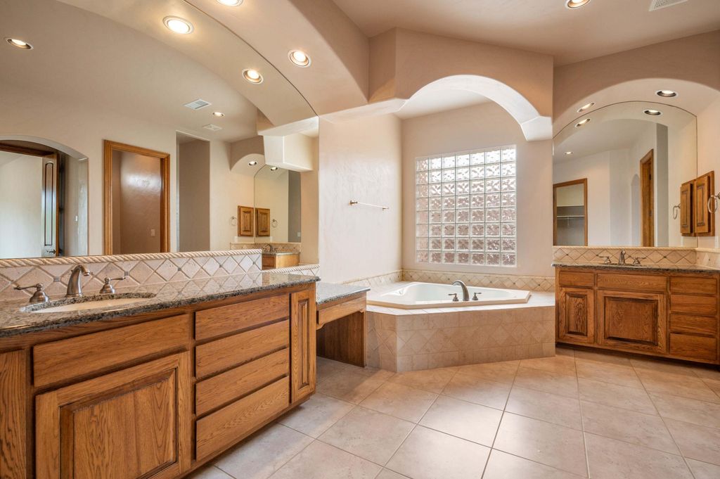 Image 26 of property listing at 13419 Wilderness Place NE, Albuquerque, NM 87111