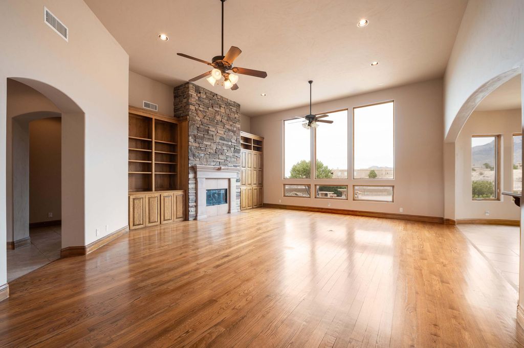 Image 8 of property listing at 13419 Wilderness Place NE, Albuquerque, NM 87111