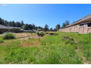 755 Edwards, Coos Bay, OR 97420
