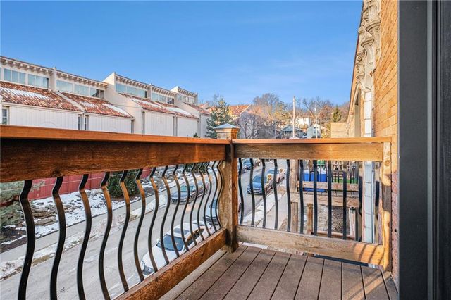 1102 W 46th Street 3, Kansas City, MO 64111