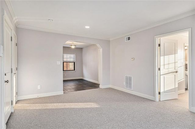1102 W 46th Street 3, Kansas City, MO 64111