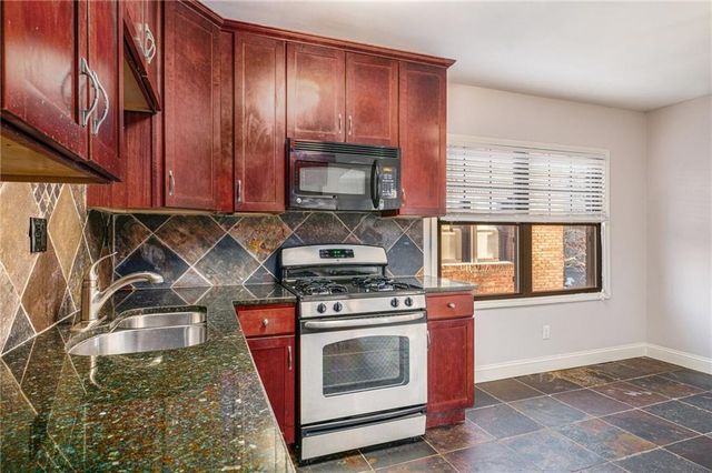 1102 W 46th Street 3, Kansas City, MO 64111