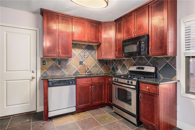 1102 W 46th Street 3, Kansas City, MO 64111