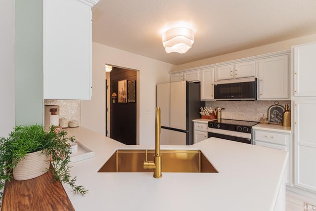 2502 Trillium Cove, Huntertown, IN 46748