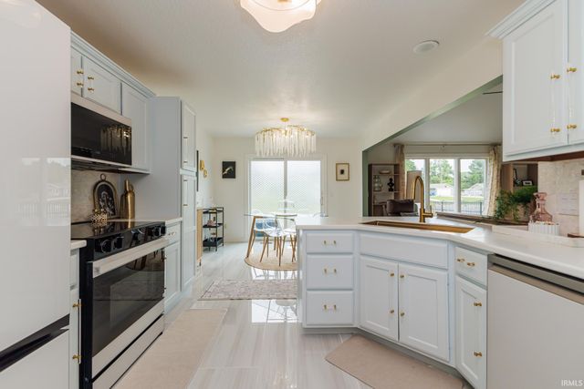 2502 Trillium Cove, Huntertown, IN 46748