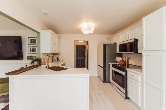 2502 Trillium Cove, Huntertown, IN 46748