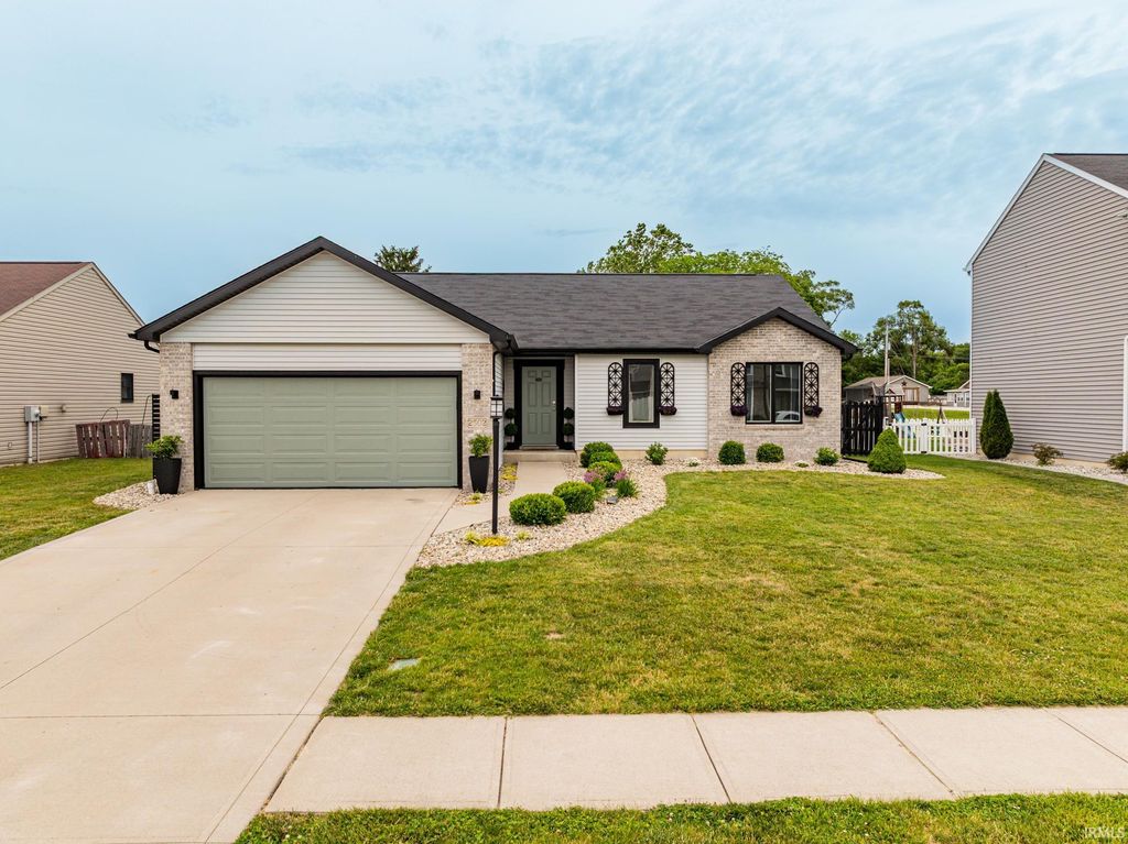 2502 Trillium Cove, Huntertown, IN 46748