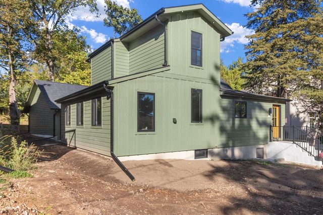 637 1st STREET, Delafield, WI 53018