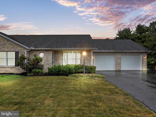 3215 ST ANDREWS DR, Chambersburg, PA 17202