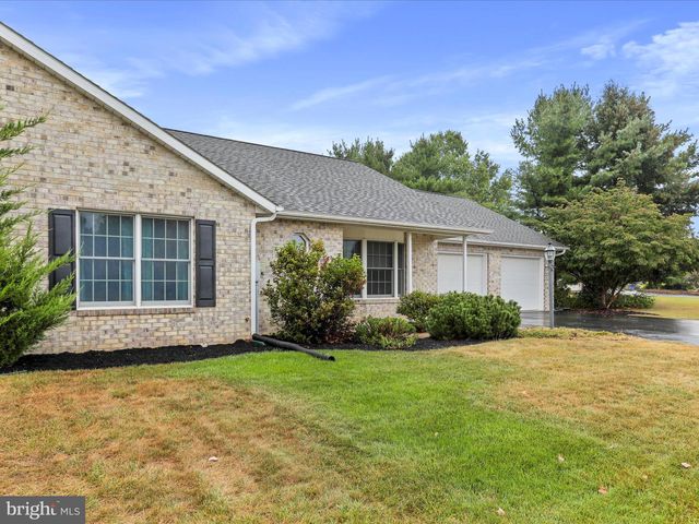3215 ST ANDREWS DR, Chambersburg, PA 17202