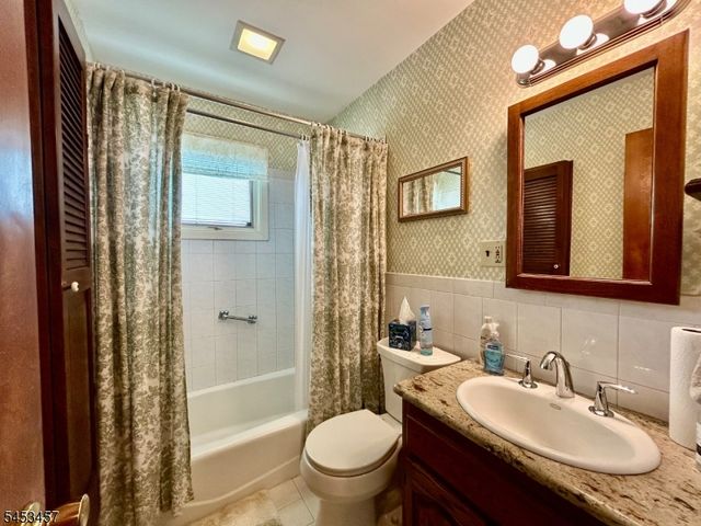 729 7Th St, Carlstadt Boro, NJ 07072