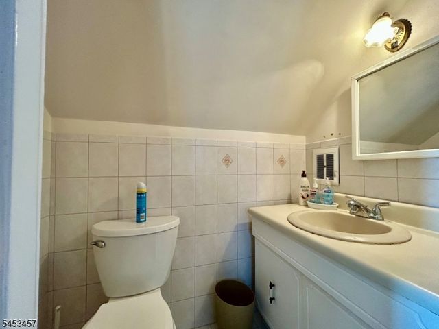 729 7Th St, Carlstadt Boro, NJ 07072