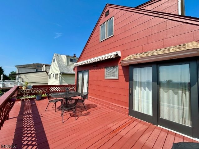 729 7Th St, Carlstadt Boro, NJ 07072