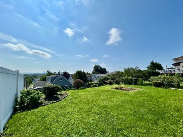 729 7Th St, Carlstadt Boro, NJ 07072