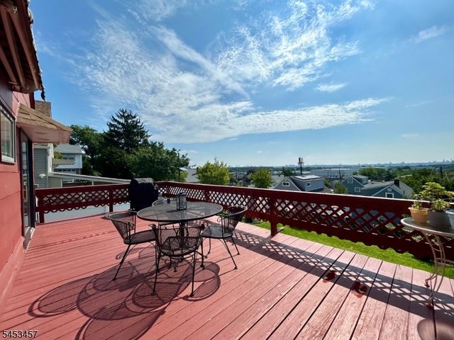 729 7Th St, Carlstadt Boro, NJ 07072