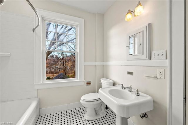 614 West End Boulevard, Winston-salem, NC 27101