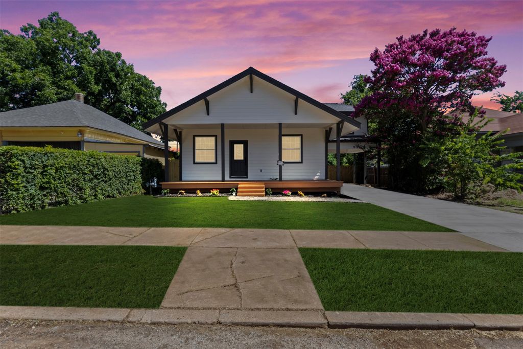 1517 E Magnolia Avenue, Fort Worth, TX 76104
