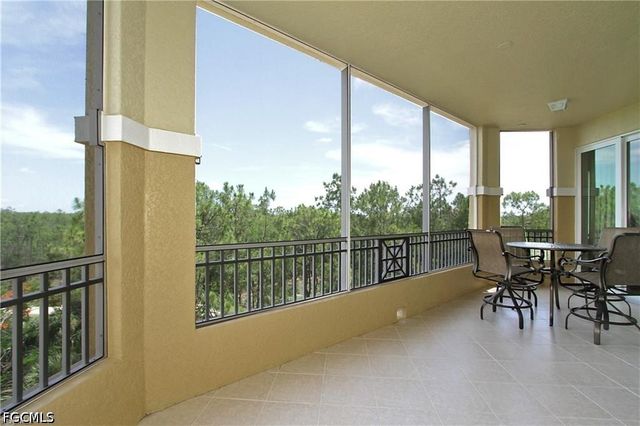 2738 Tiburon BLVD E B403, Naples, FL 34109