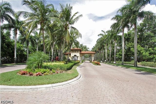 2738 Tiburon BLVD E B403, Naples, FL 34109