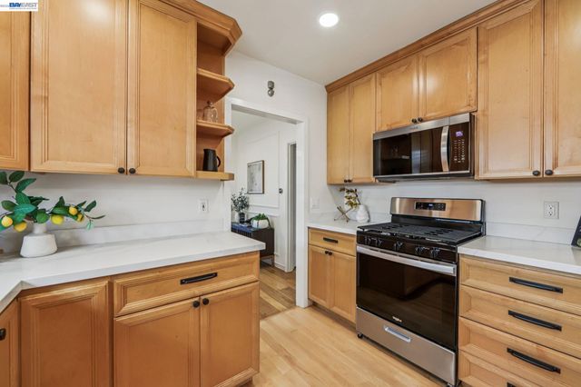 1211 Court St, Alameda, CA 94501