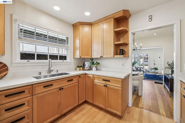 1211 Court St, Alameda, CA 94501