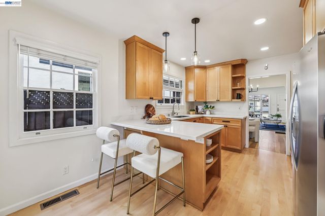 1211 Court St, Alameda, CA 94501