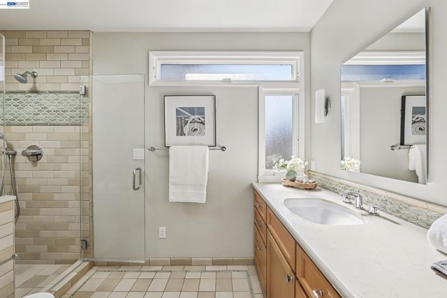 1211 Court St, Alameda, CA 94501